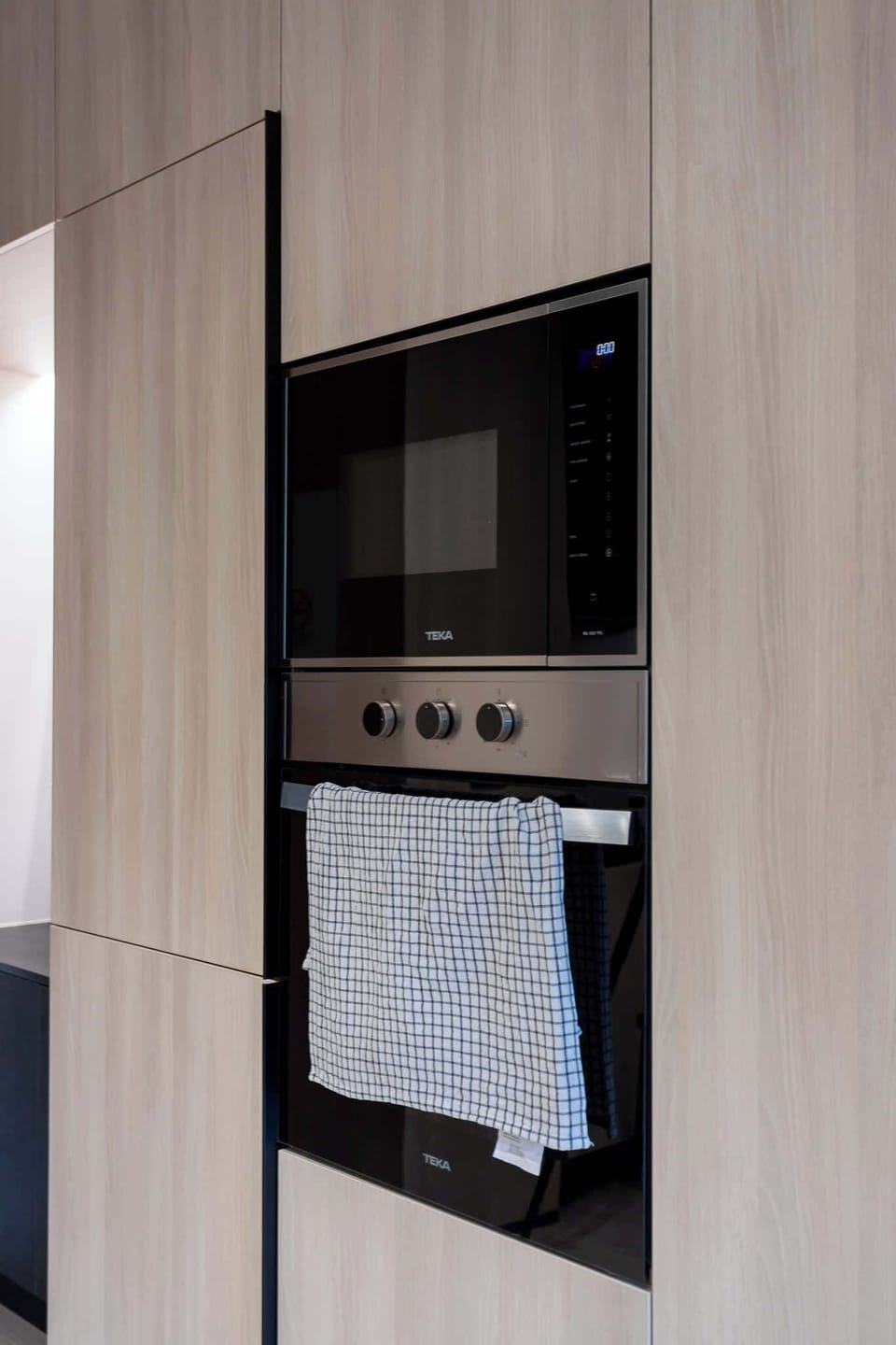 Modern kitchen with sleek built-in appliances, perfect for culinary adventures in your cozy Chilean retreat.