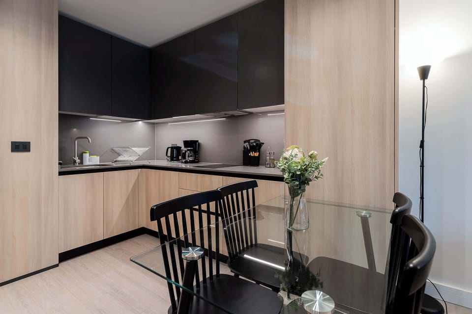 Experience a sleek and modern kitchen, perfect for cooking and dining with style. Enjoy the blend of functionality and contemporary design!