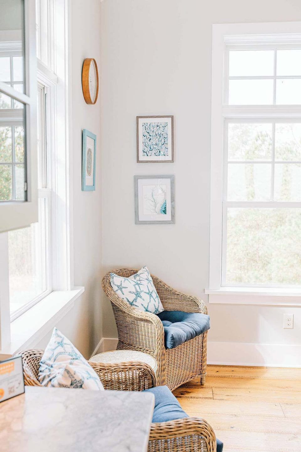 A cozy corner softened by sea glass tones and seaside charm. The perfect spot to read, rest, or simply watch the light shift across the Bay.
