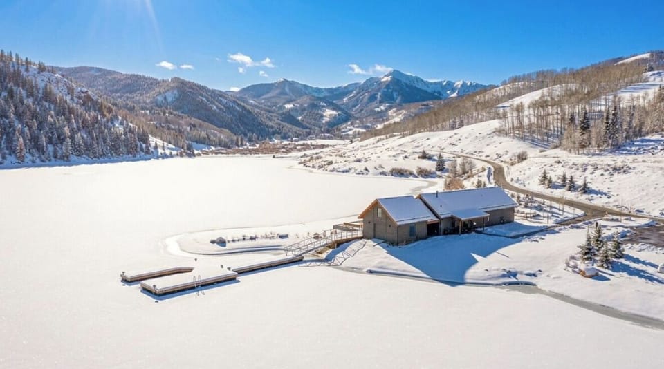 Private Lake Access — A peaceful lake reserved for guests and residents—nature's playground just steps from your door. 🌊🌲