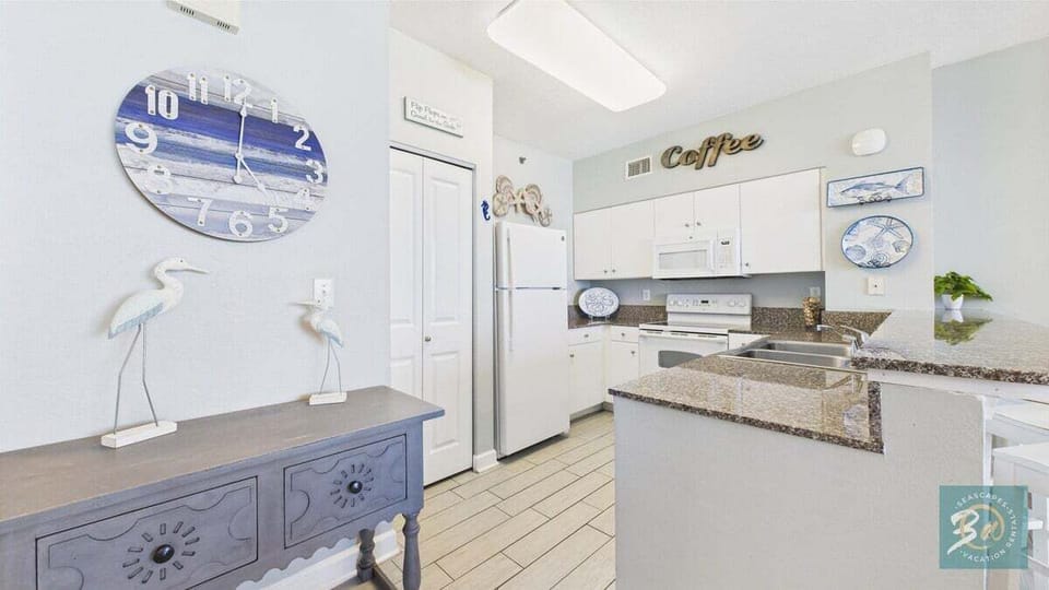 Fully applianced kitchen