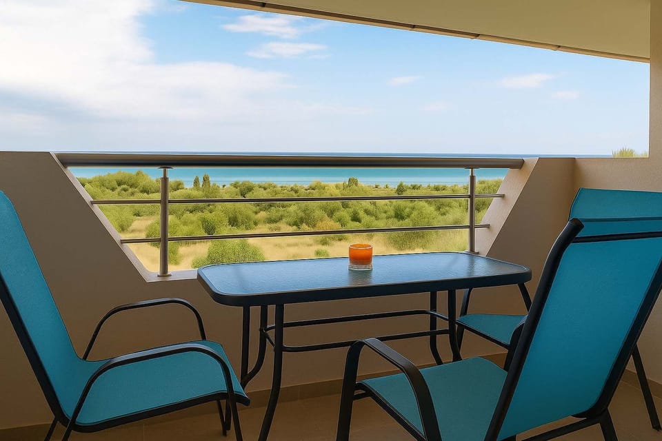 Balcony with Unobstructed Sea View – Perfect for Morning Coffee

