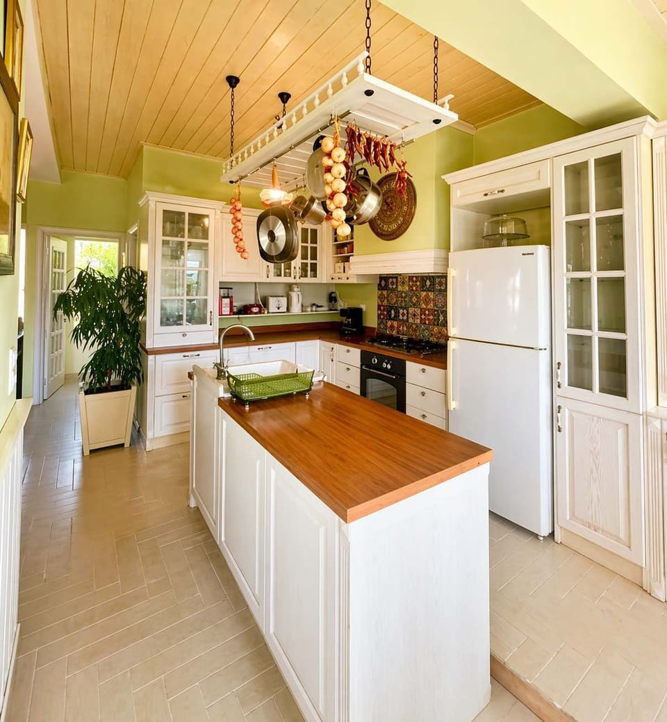 Fully Equipped Kitchen with Spacious Layout and Natural Light