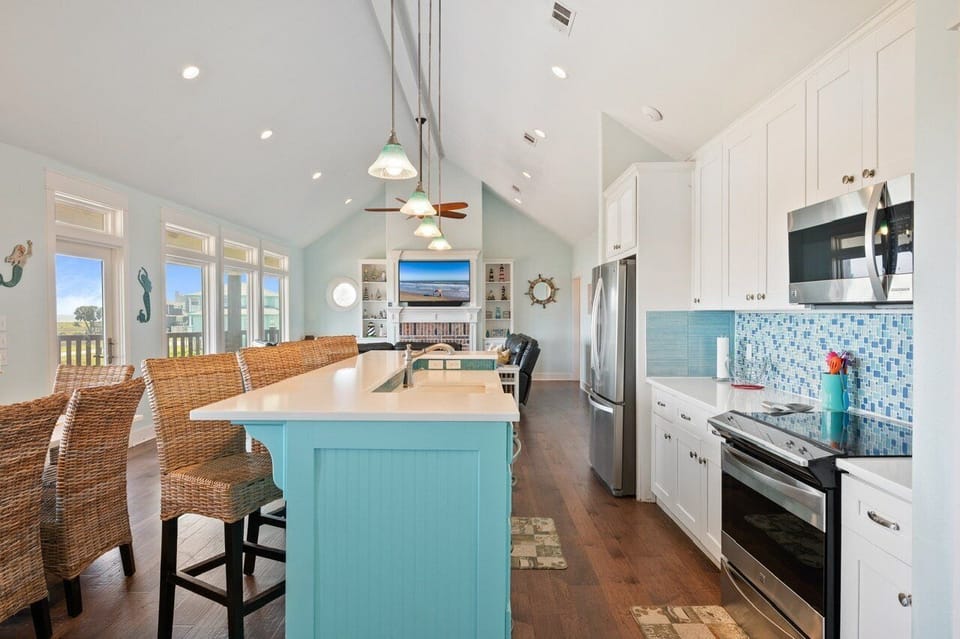 House, 4 Bedrooms | Private kitchen | Coffee/tea maker, fridge, toaster