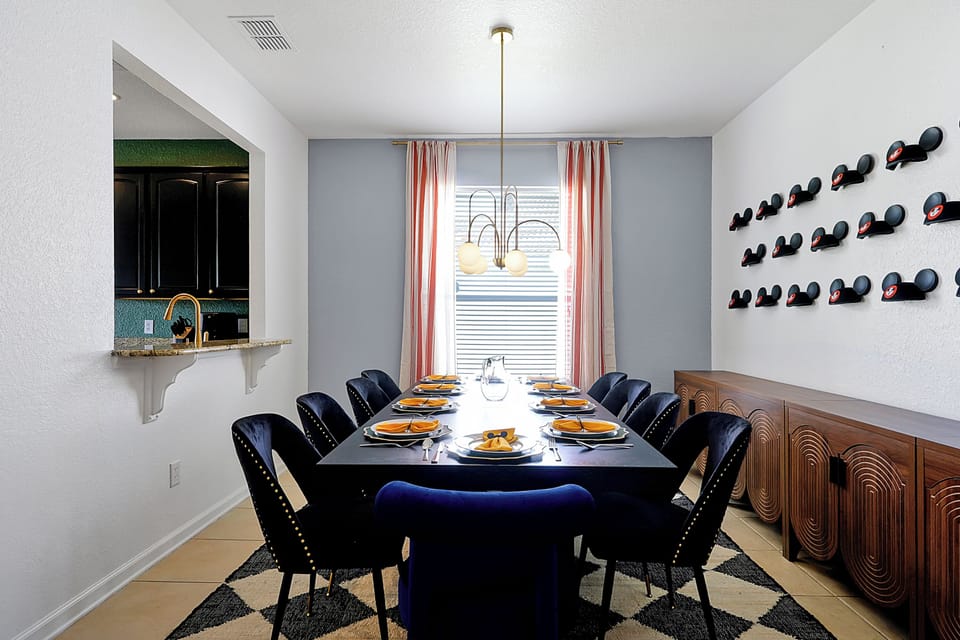 ✨ Magical mealtime with Disney place settings in your villa, seating for 10. 