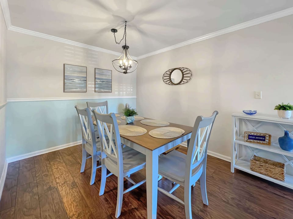 Make mealtime memories together at the dining table, seating 6