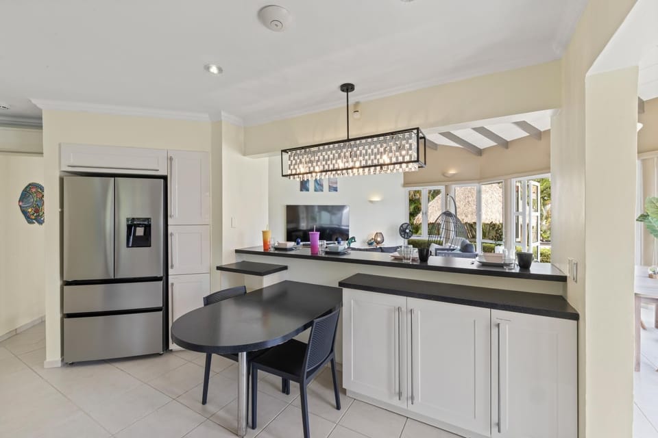 Gather in the kitchen at Villa Verde