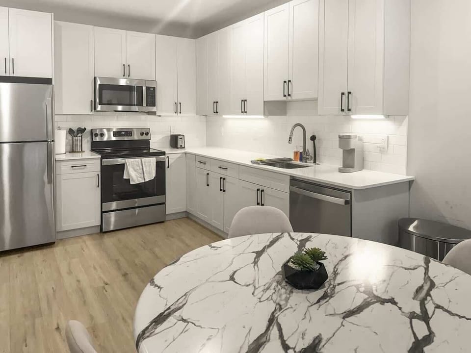 Full Kitchen 