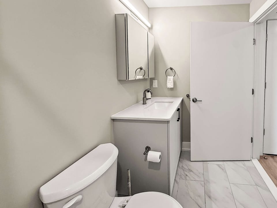Full Bathroom