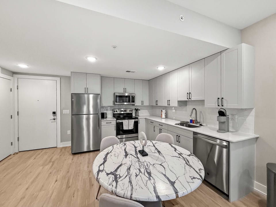 Full Kitchen 