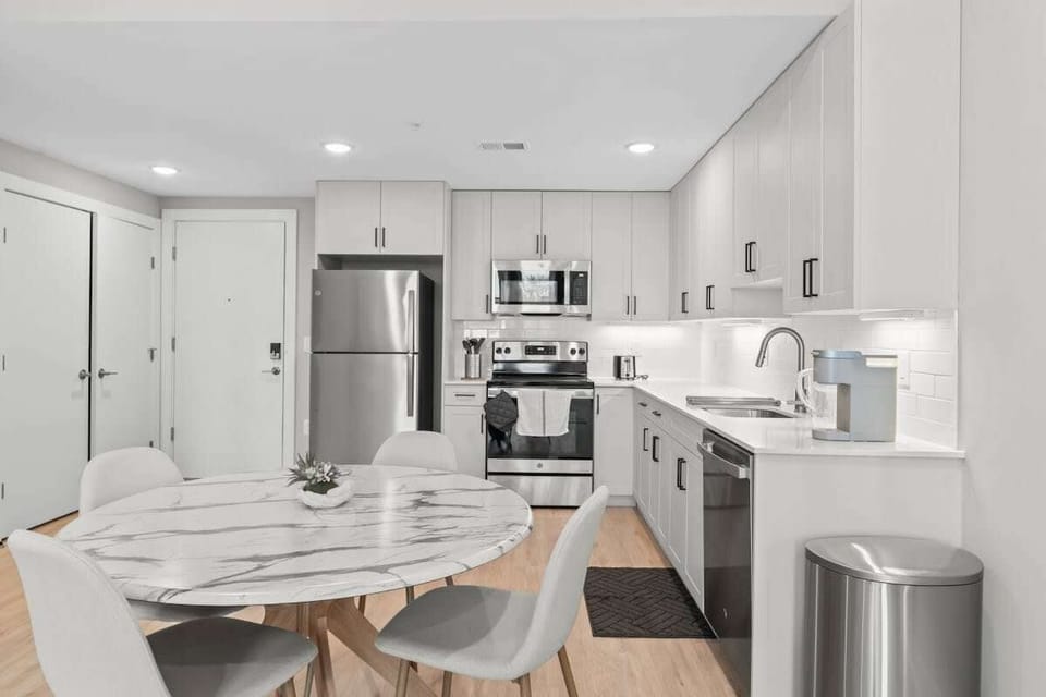 Full Kitchen 