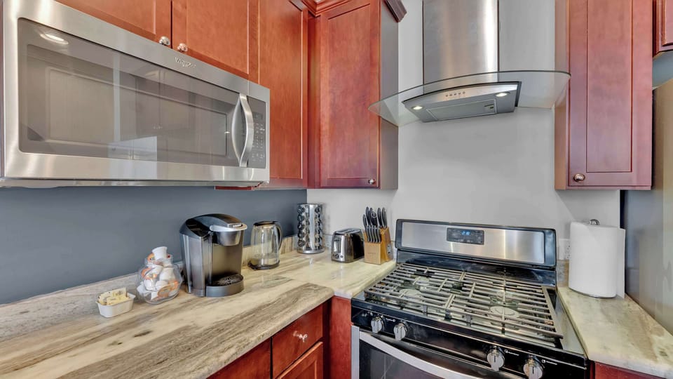 Full Kitchen