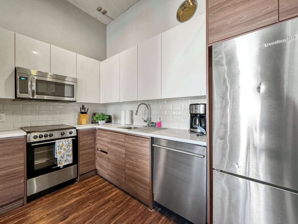 Full Kitchen 