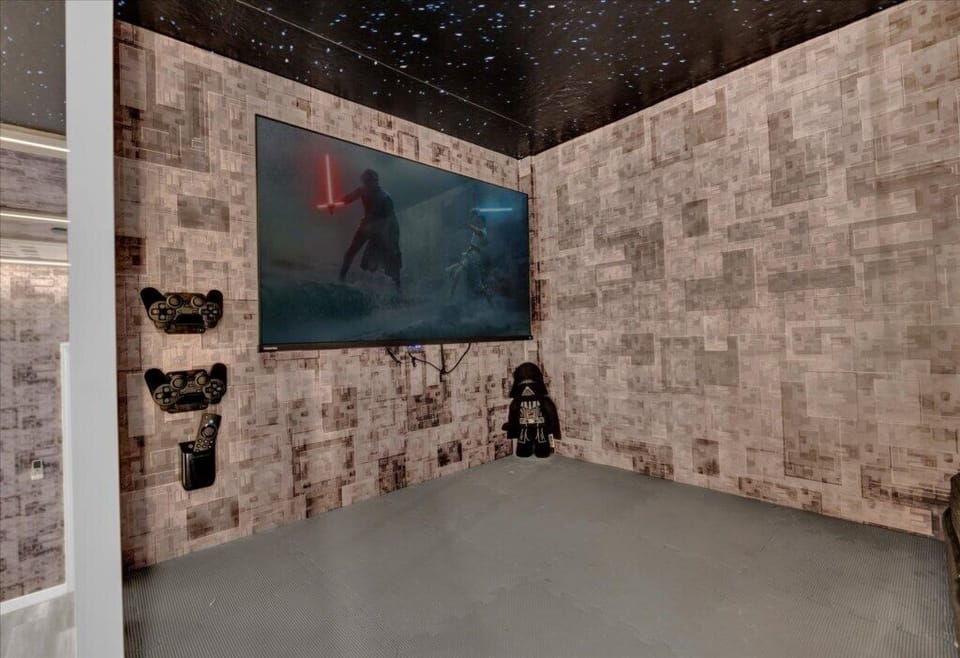 Star Wars - themed game room