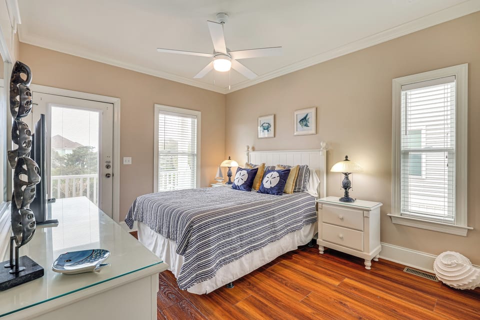 Bedroom 2 | Top Level | Queen Bed
