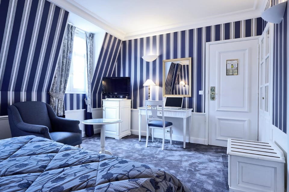 Premium bedding, minibar, in-room safe, desk