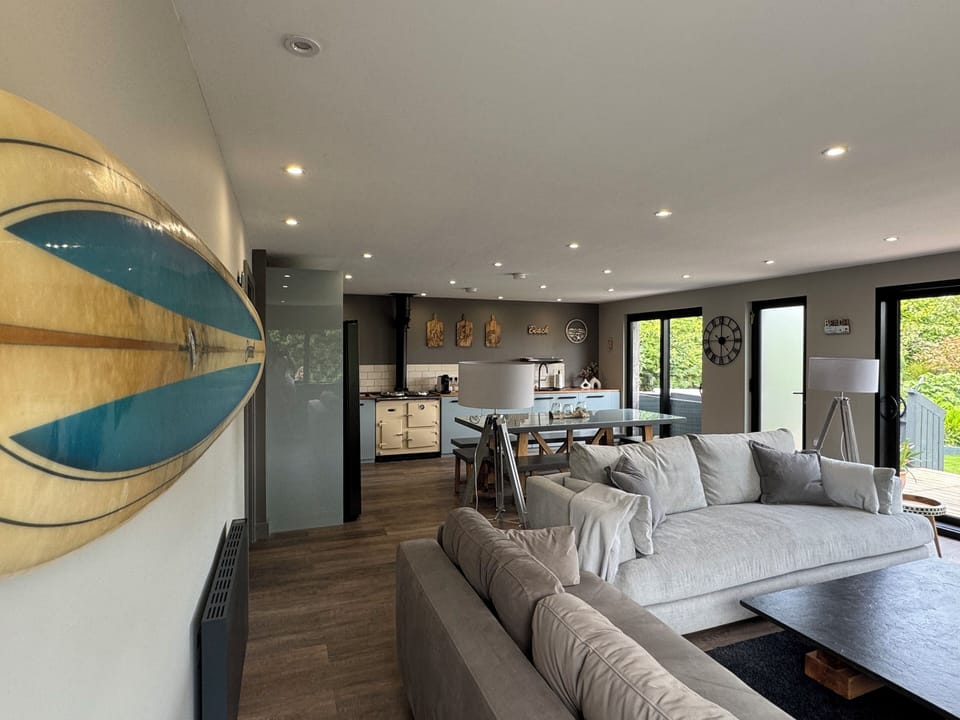 Comfort House, Patio | Living area | 75-inch flat-screen TV with digital channels, Netflix