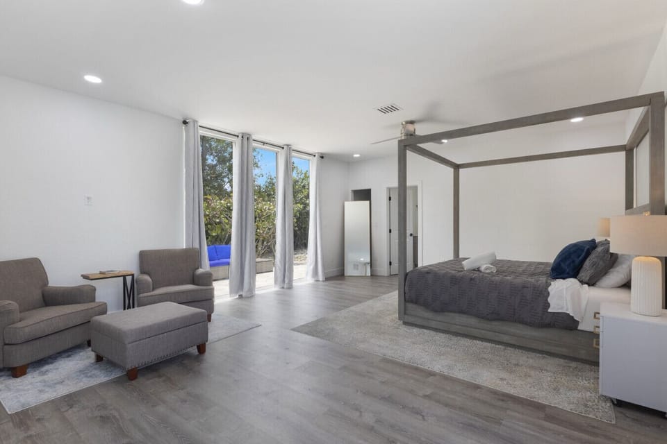 Master Bedroom 2 - King Bed