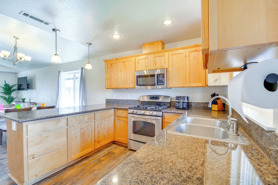 Kitchen | Blender | Crockpot | Toaster