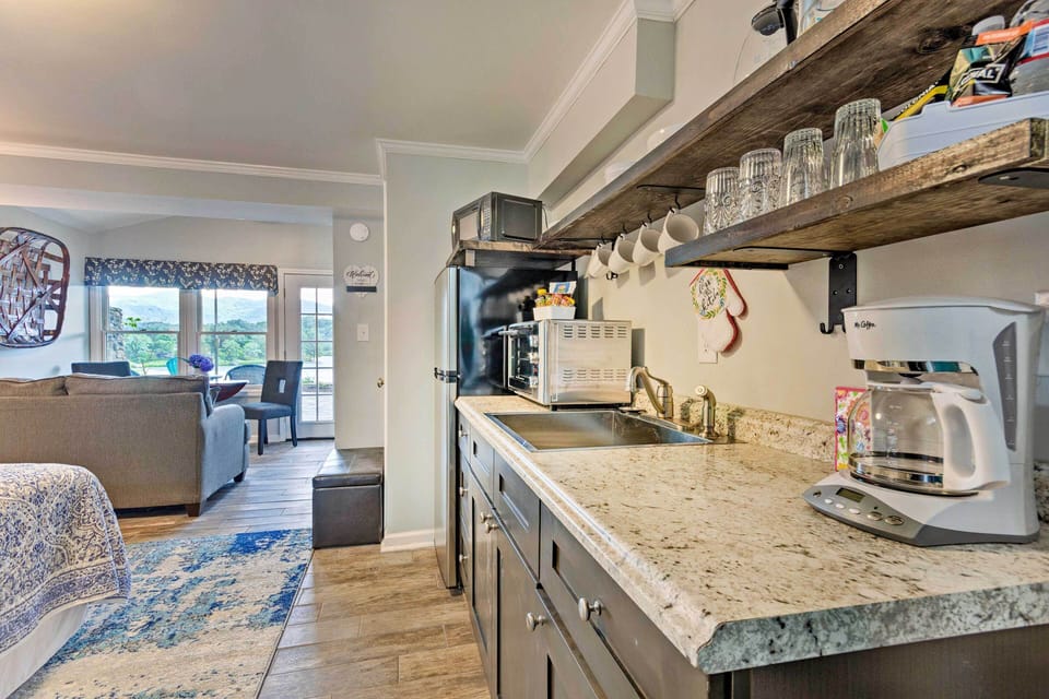 Kitchenette perfect for two! Coffee included