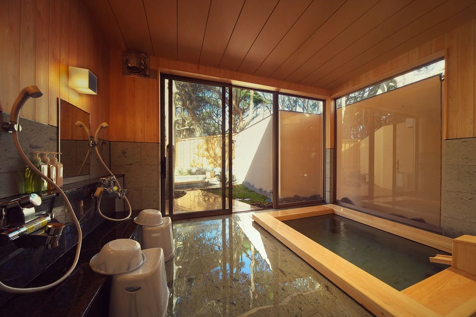 Indoor spa tub