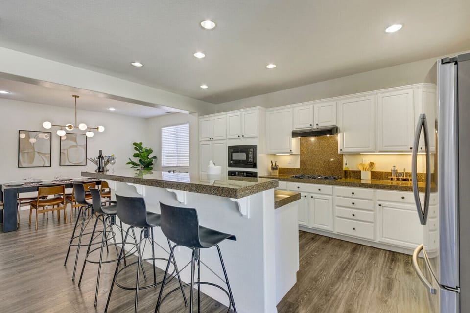 Open Kitchen with Sitting Bar