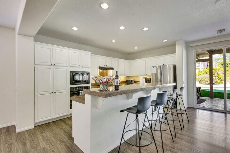 Open Kitchen with Sitting Bar