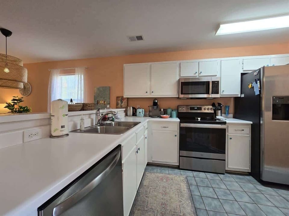 Plenty of Counterspace and Cabinet Storage