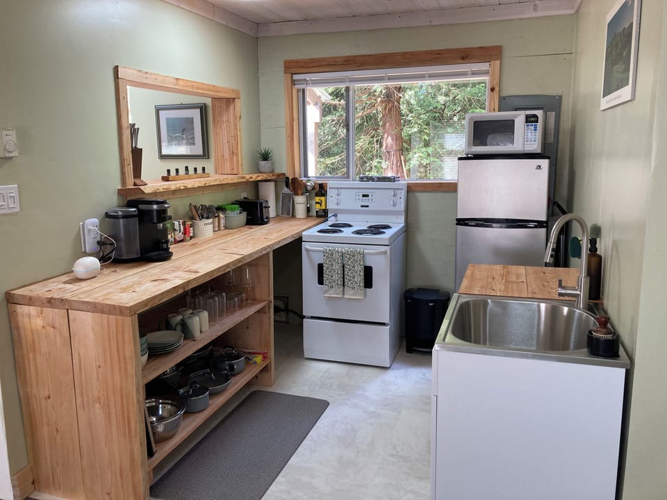 Fully stocked kitchen with organic spices, coffee, teas, Keurig Café machine