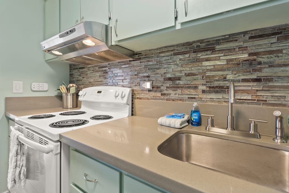 No dishwasher or garbage disposal