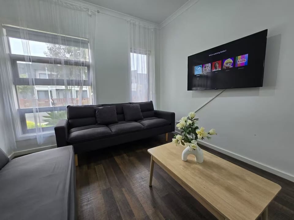 Family House, Garden View | Living area