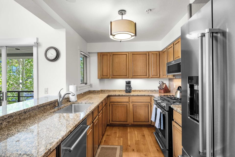 Kitchen: Drip coffee maker, blender, toaster, cooking utensils, tableware