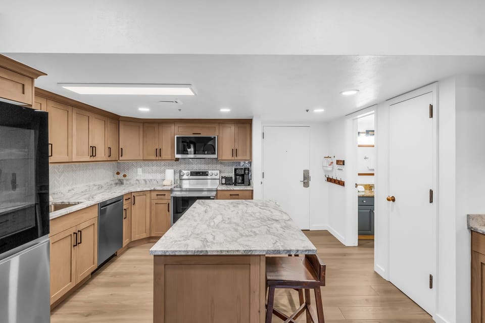 Kitchen: Main floor, Keurig, blender, toaster, cooking utensils, tableware