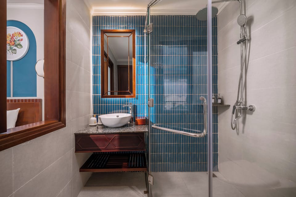 Rainfall showerhead, free toiletries, hair dryer, bathrobes