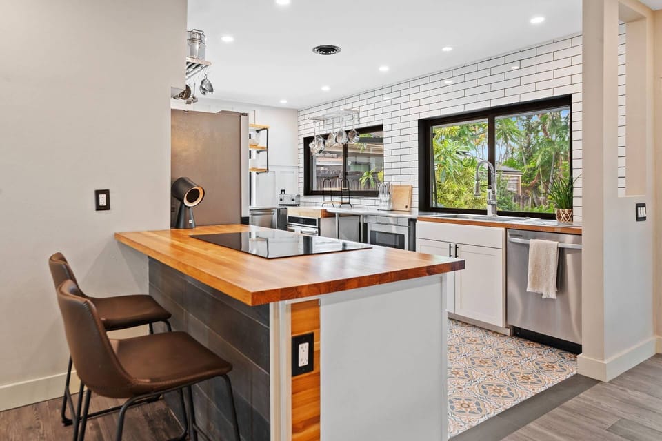 Induction Cooktop and Modern Appliances