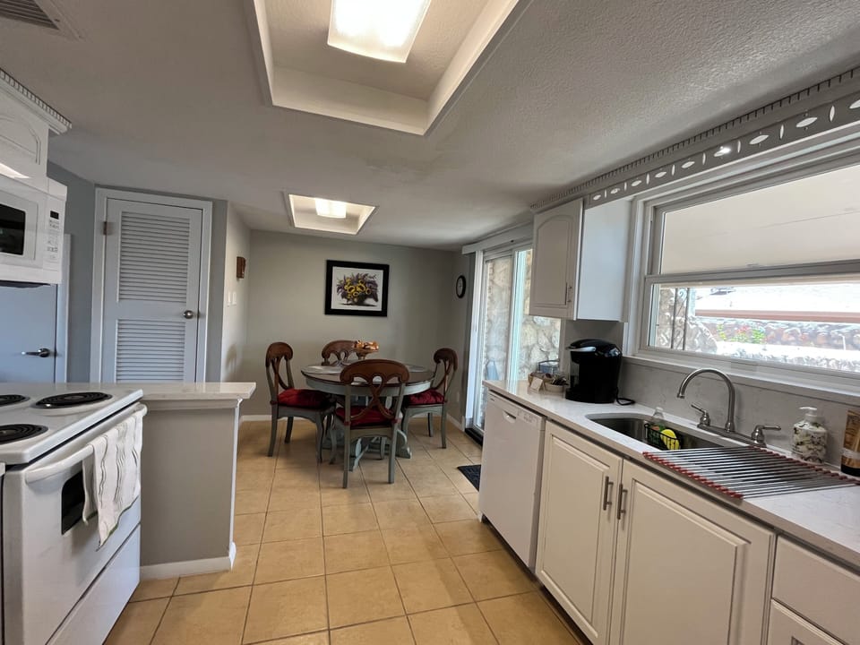 Kitchen & Dining room