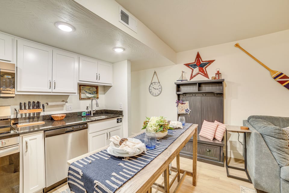 Kitchen | Dual Drip/Pod Coffee Maker | Dishwasher | Blender