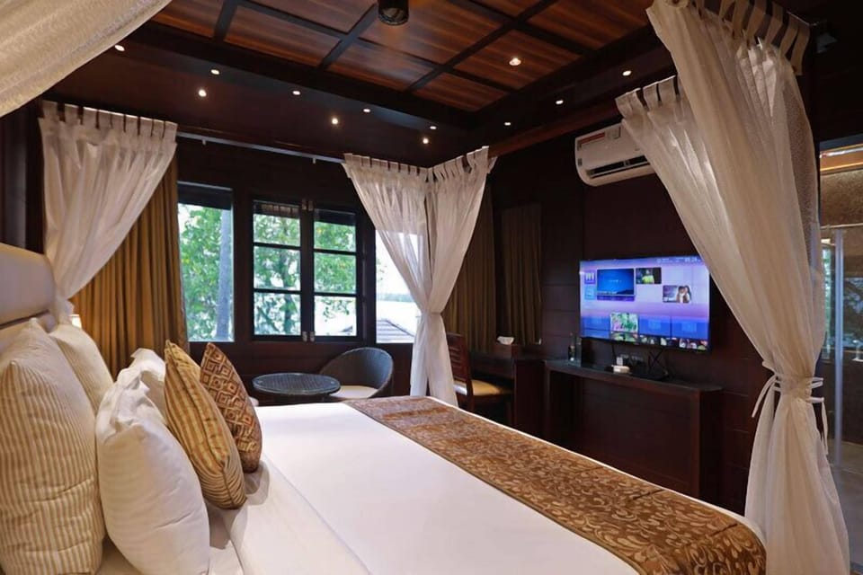 Superior Room, Lake View | Room amenity