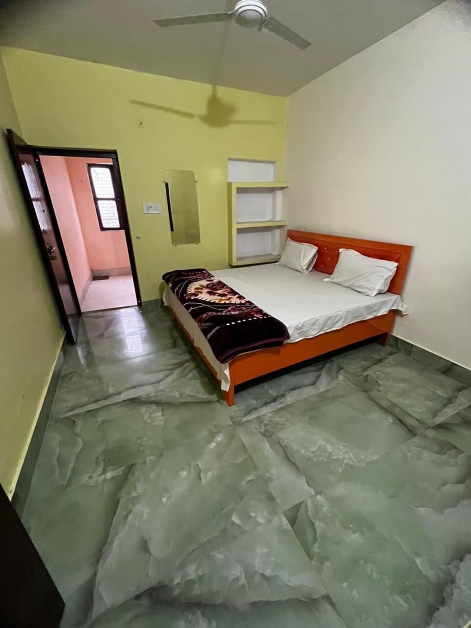 Standard Room | Free WiFi, bed sheets