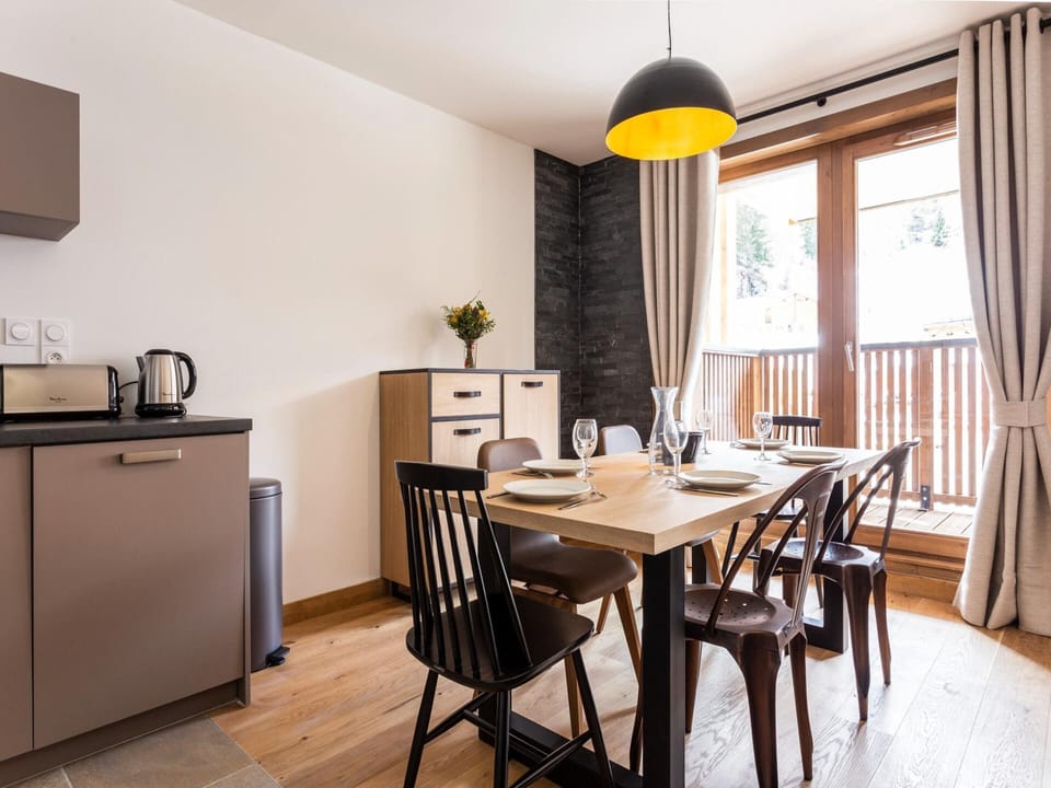 Apartment | Dining