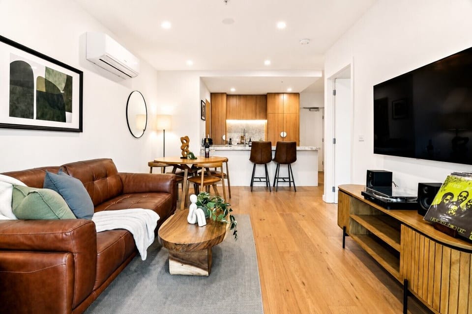 Relax in the luxury and well equipped living room, with your choice of UHD television or smooth tunes on the record player.