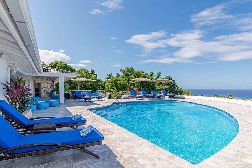 10 outdoor pools