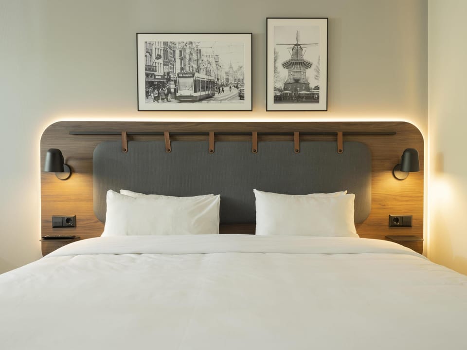 Superior Room, 1 King Bed | Desk, blackout drapes, soundproofing, iron/ironing board