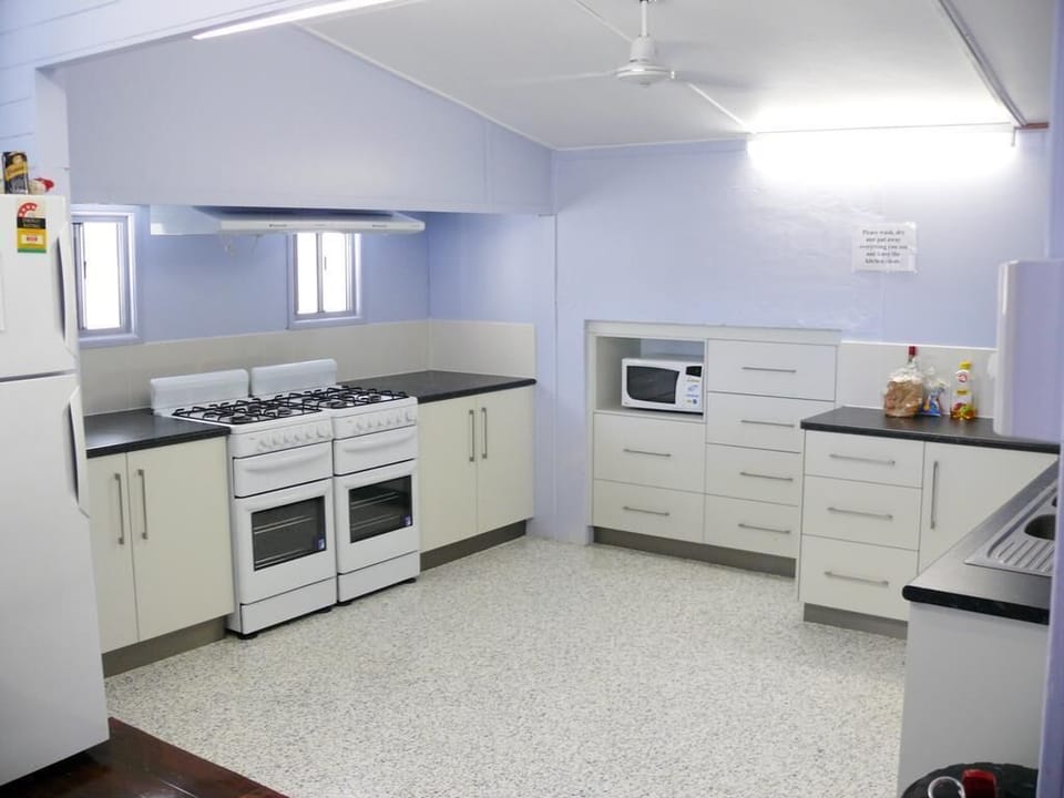 Full-size fridge, microwave, oven, stovetop