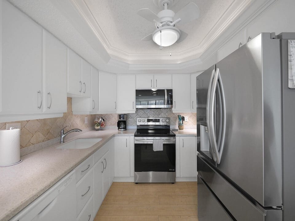 Updated full kitchen