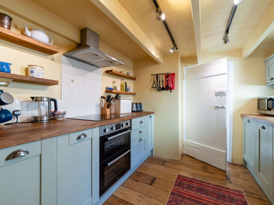 Kitchen Appliance, Kitchen, Countertop, Major Appliance, Cabinetry, Interior Design, Flooring, Wood, Furniture, Ceiling