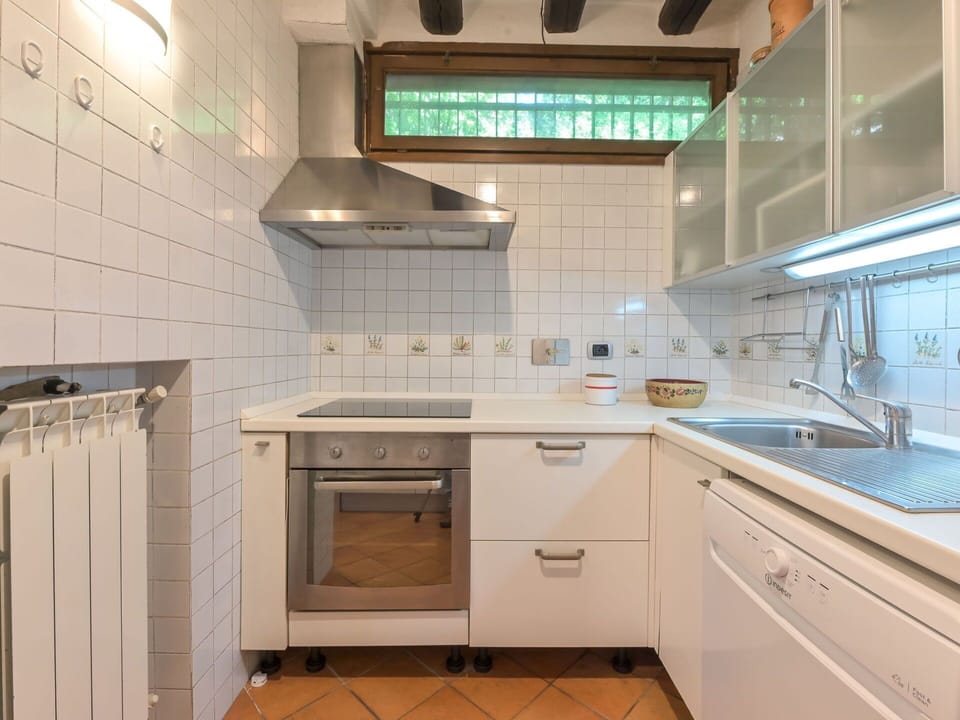 Kitchen, Countertop, Kitchen Appliance, Kitchen Sink, Flooring, Cabinetry, Interior Design, Major Appliance, Sink, Plumbing Fixture