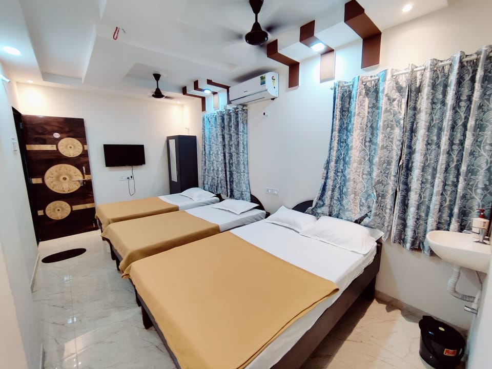 Deluxe Family Room - AC | Free WiFi