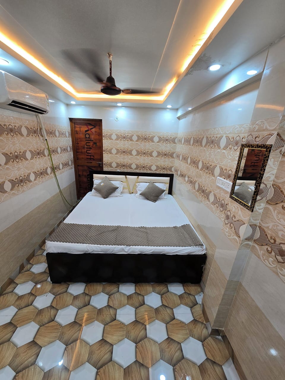 Deluxe Double Room | Desk, laptop workspace, free WiFi