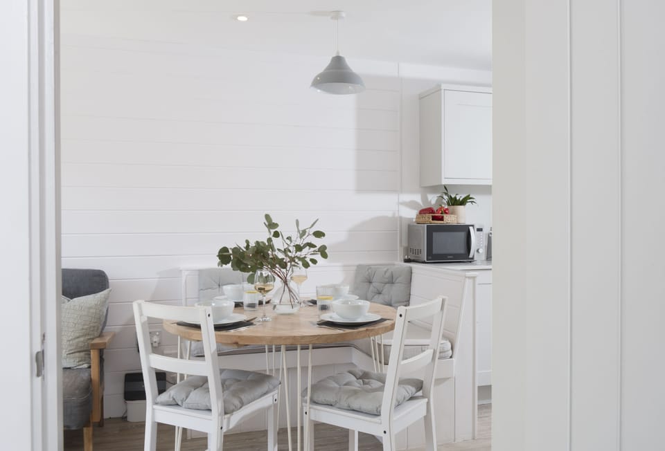 Robin, Polzeath: Enjoy family meals gathered around the dining table